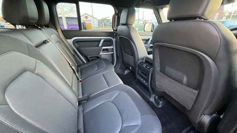 Land Rover Defender 3.0 D250 X-Dynamic SE 110 5dr Auto Diesel Estate